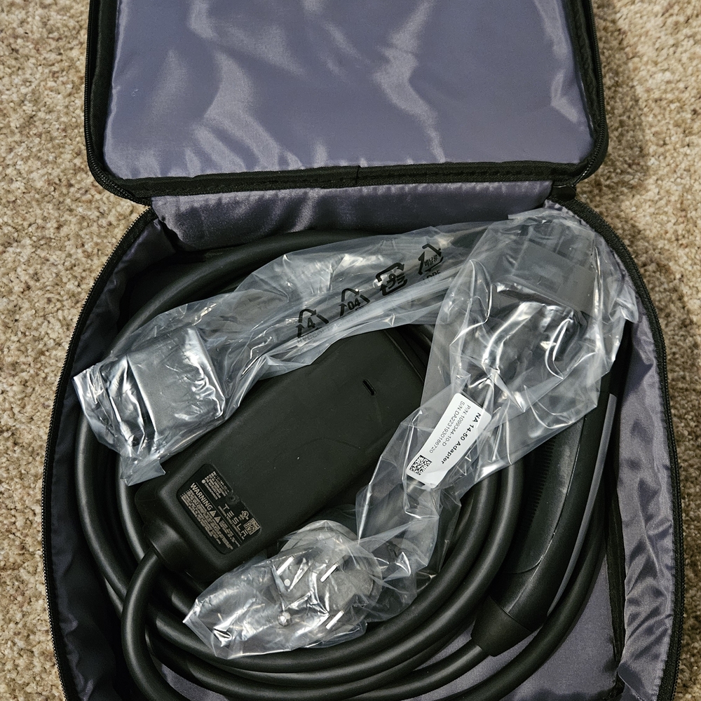 Tesla Mobile Connector charger and storage bag - Picture 2 of 3